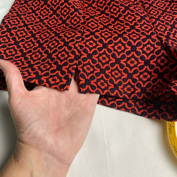 Moonlight Red & Black Pattern Shorts Size Large - Picture 4 of 6